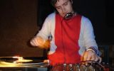 LABEL UR TECHNO: 1