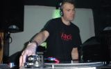 LABEL UR TECHNO: 8