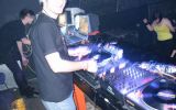 LABEL UR TECHNO: 3