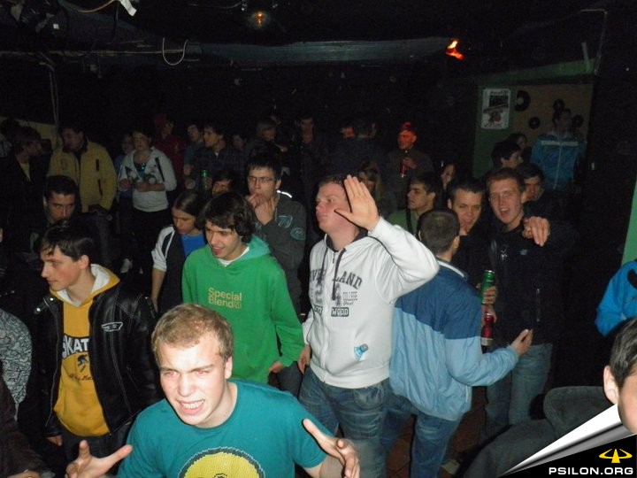 18/47